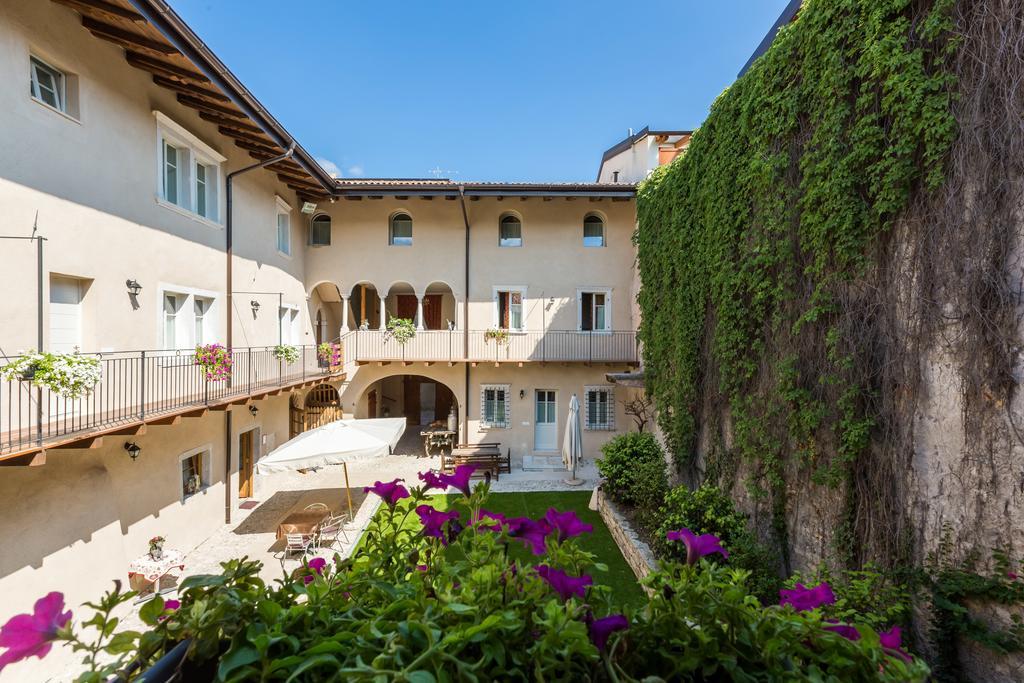 Colle Ameno Room And Breakfast Rovereto  Kültér fotó