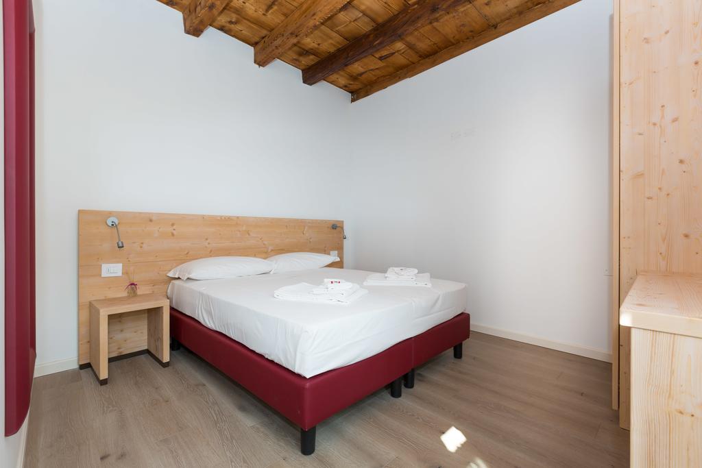 Colle Ameno Room And Breakfast Rovereto  Szoba fotó